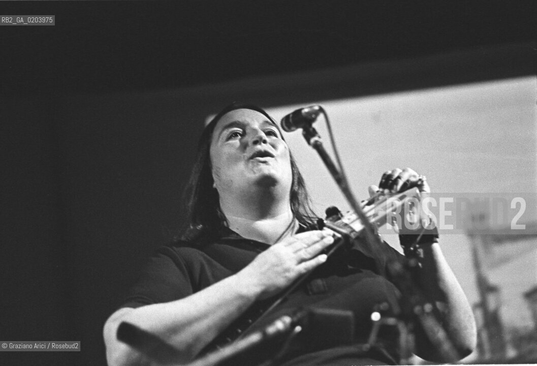 VENEZIA, 1975, CANZONIERE POPOLARE VENETO, EMANUELA MAGRO, ALBERTO DAMICO, LUISA RONCHINI, FONIT CETRA © ARCHIVIO Graziano Arici/Rosebud2  MUSICA POPOLARE VENETA MS