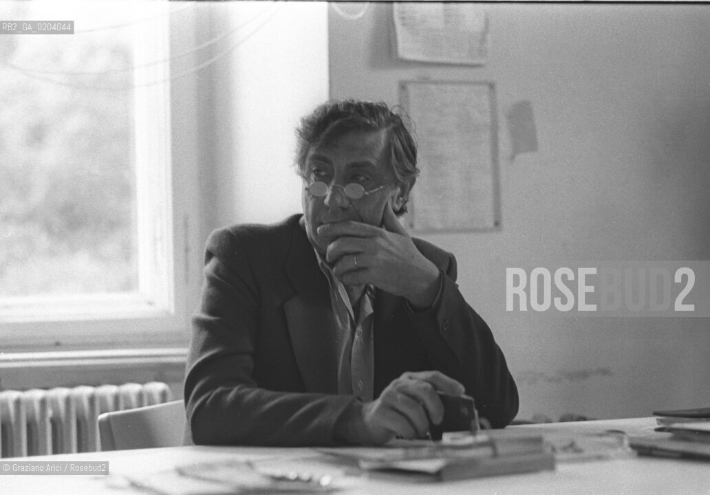 PARIGI 1977 FRANCO BASAGLIA © ARCHIVIO Graziano Arici/Rosebud2  CONFERENZA PARIGI PSICHIATRA FRANCO BASAGLIA CENTRE JEAN WIER OSPEDALE PSICHIATRICO TRIESTE