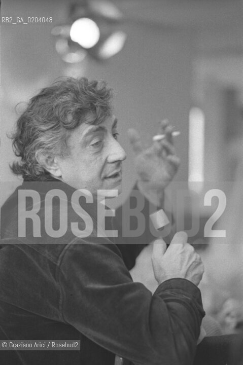 PARIGI 1977 FRANCO BASAGLIA © ARCHIVIO Graziano Arici/Rosebud2  CONFERENZA PARIGI PSICHIATRA FRANCO BASAGLIA CENTRE JEAN WIER OSPEDALE PSICHIATRICO TRIESTE