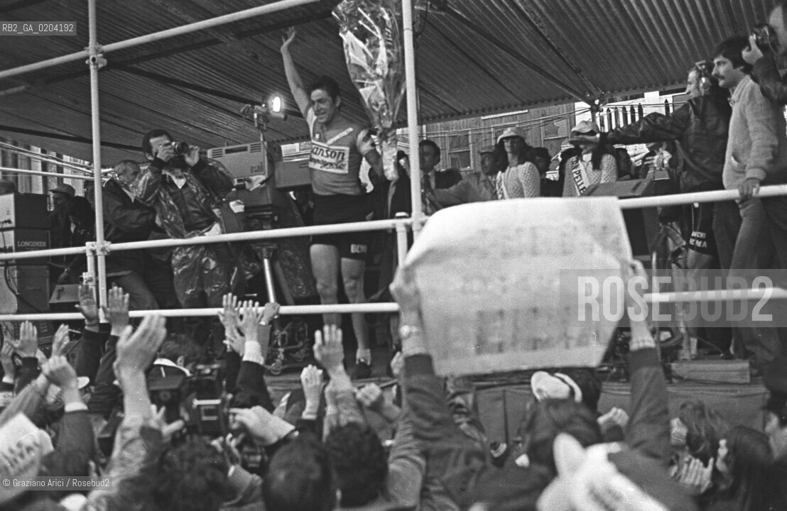VENEZIA 1978 GIRO DITALIA A PIAZZA SAN MARCO VINCITORE DELLA TAPPA SUL PODIO  ©ARCHIVIO Graziano Arici/Rosebud2 CICLISTA FRANCESCO MOSER ARRIVO PIAZZA SAN MARCO VENEZIA GARA SPORTIVA PODIO VITTORIA TAPPA TIFOSI