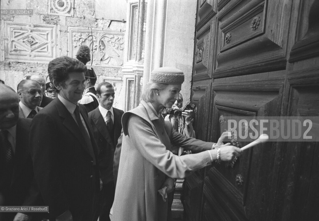VENEZIA 1979 MARIO RIGO E PRINCIPESSA DI KENT ALLINAUGURAZIONE DELLA PORTA DELLA CARTA © ARCHIVIO Graziano Arici/Rosebud2  PORTA DELLA CARTA PALAZZO DUCALE PRINCIPENSSA DI KENT SINDACO RIGO