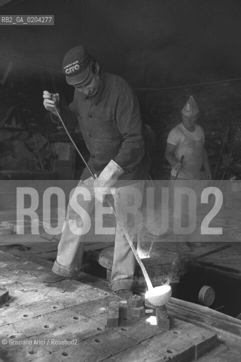 VENEZIA 1979 OPERAI IN FONDERIA VALESE © ARCHIVIO Graziano Arici/Rosebud2  FONDERIA VALESE ARTIGIANATO CENTRO STORICO