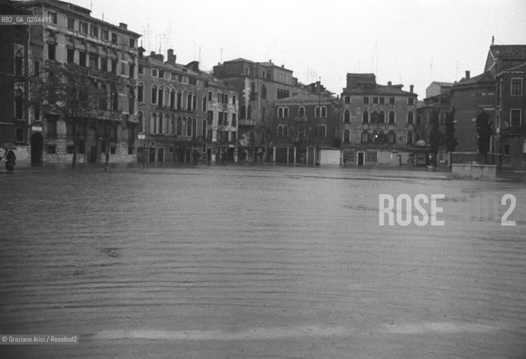 VENEZIA 1979 ACQUA ALTA A SAN POLO © ARCHIVIO Graziano Arici/Rosebud2  CAMPO SAN POLO ALTA MAREA