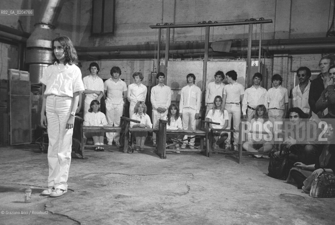 VENEZIA 1980 PERFORMANCE LEOPOLDO MAHLER © ARCHIVIO Graziano Arici/Rosebud2  TEATRO RAGAZZI PERFORMANCE MURANO FORNACI