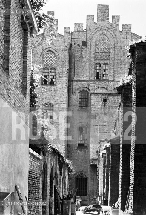 VENEZIA 1980 BIRRERIA A VENEZIA © ARCHIVIO Graziano Arici/Rosebud2  ARCHEOLOGIA INDUSTRIALE  SILOS
