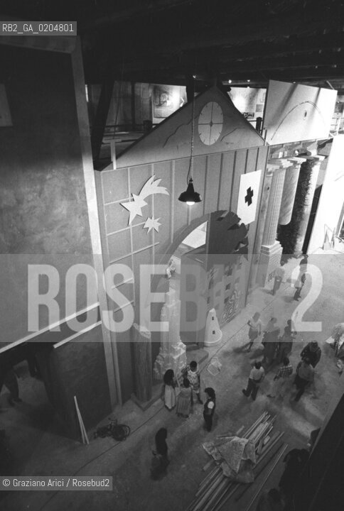 VENEZIA 1980 INAUGURAZIONE CORDERIE PER LA 39ESIMA BIENNALE ARCHITETTURA © ARCHIVIO Graziano Arici/Rosebud2  COSTRUZIONE STRADA NOVISSIMA ARSENALE VERNICE VEDUTA DALLALTO