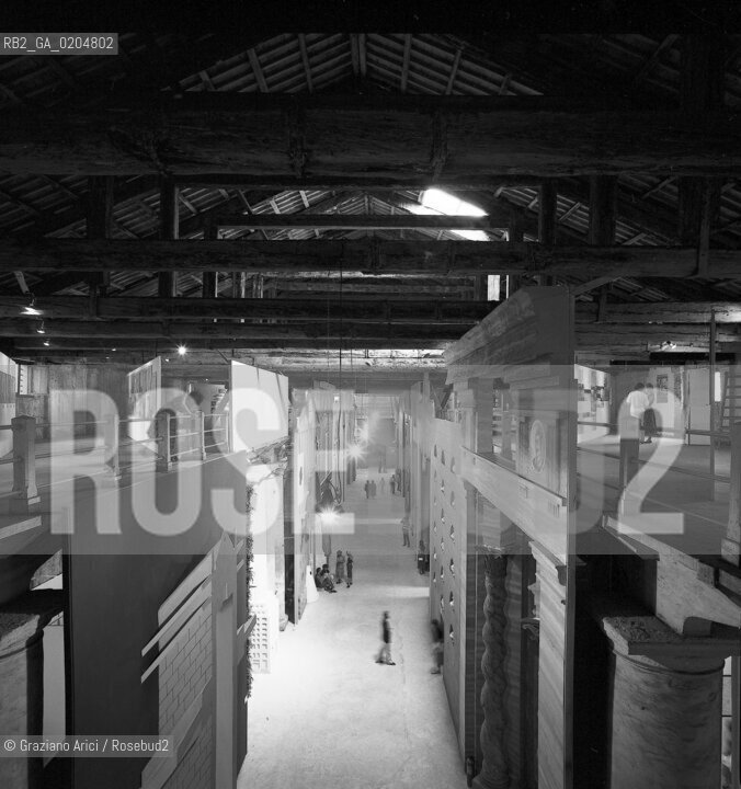 VENEZIA 1980 INAUGURAZIONE CORDERIE PER LA 39ESIMA BIENNALE ARCHITETTURA © ARCHIVIO Graziano Arici/Rosebud2  COSTRUZIONE STRADA NOVISSIMA ARSENALE VERNICE VEDUTA DALLALTO