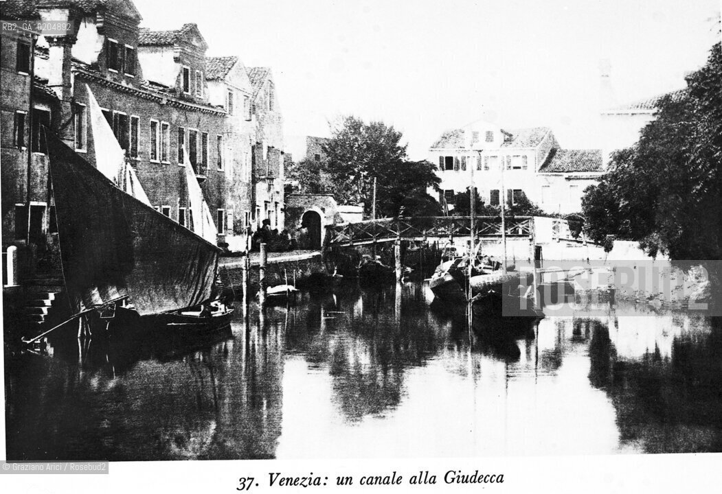 VENEZIA 1980 UN CANALE ALLA GIUDECCA © ARCHIVIO Graziano Arici/Rosebud2  FOTOGRAFIE VENEZIA 1800