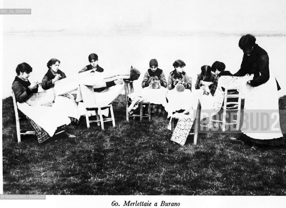 VENEZIA 1980 MERLETTAIE A BURANO © ARCHIVIO Graziano Arici/Rosebud2  FOTOGRAFIE VENEZIA 1800