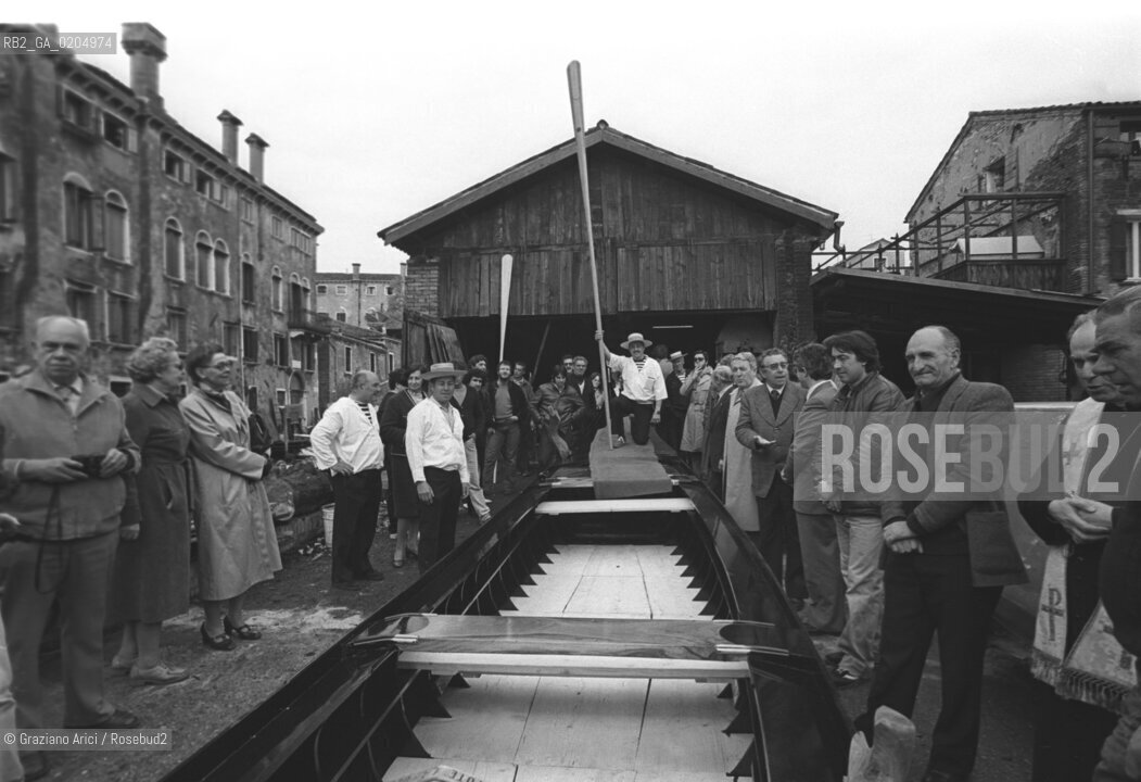 VENEZIA 1981 VARO GONDOLA © ARCHIVIO Graziano Arici/Rosebud2  SQUERO SAN TROVASO
