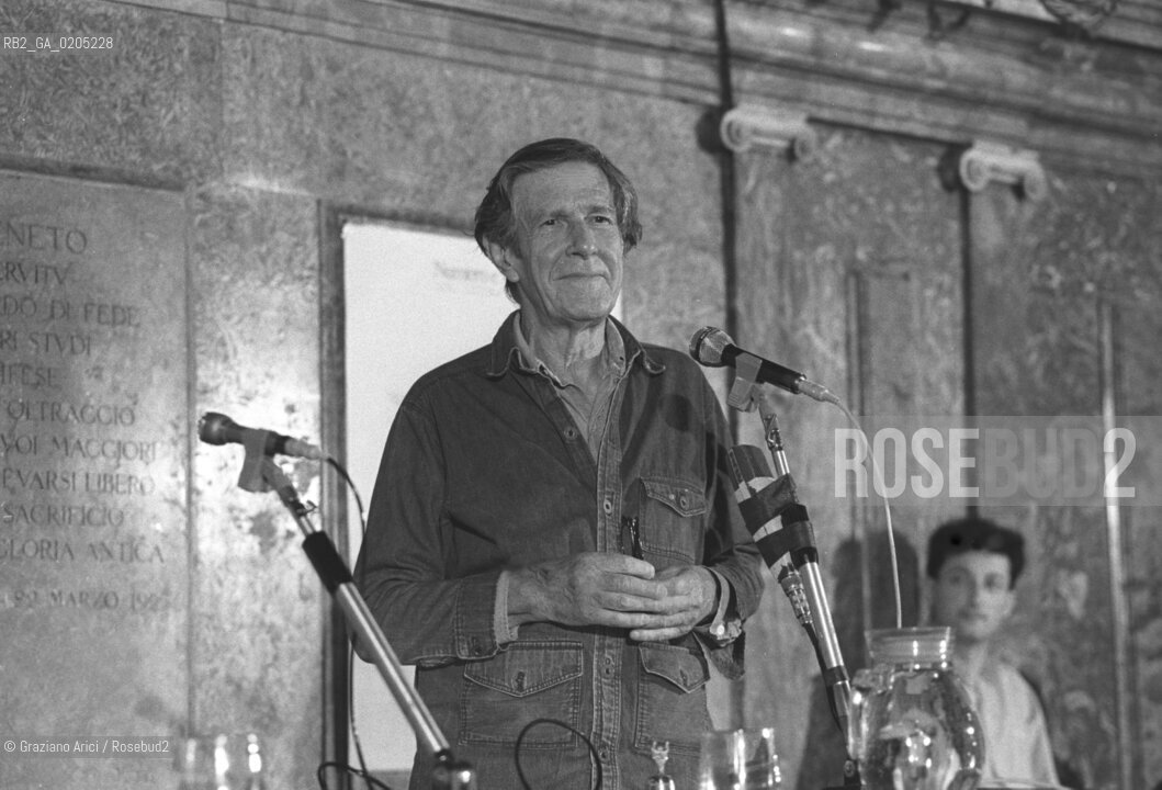 VENEZIA 1982 COMPOSITORE JOHN CAGE © ARCHIVIO Graziano Arici/Rosebud2  BIENNALE MUSICA 82 ATENEO VENETO LEZIONE