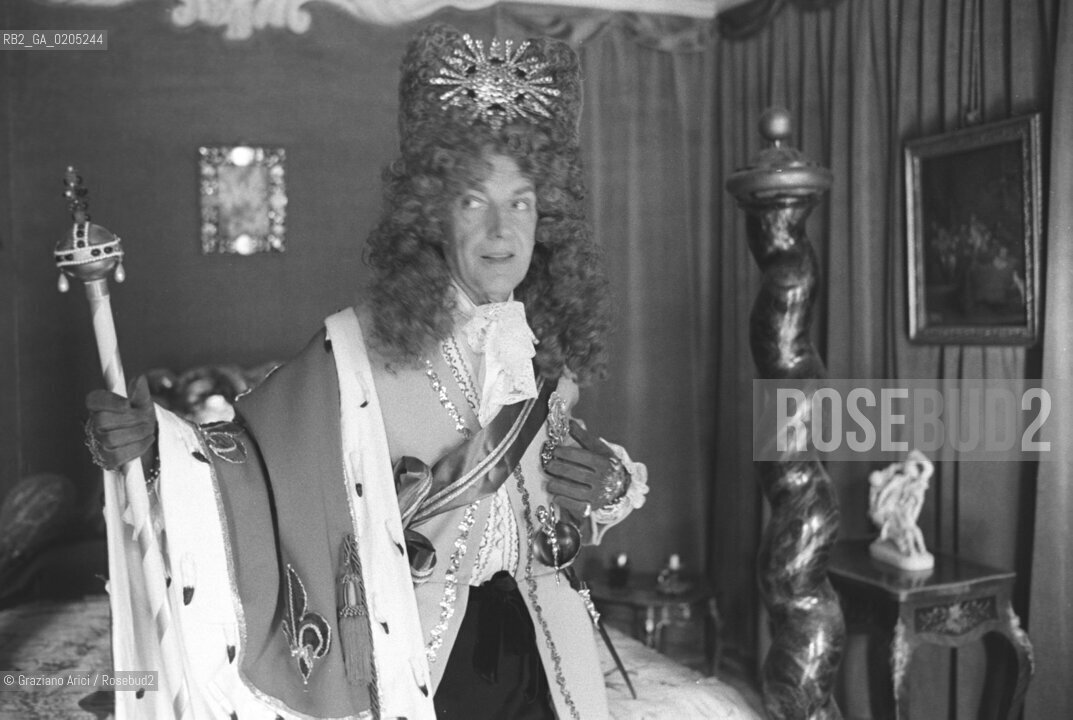 VENEZIA 1983 CONTE EMILIO TARGHETTA IN MASCHERA © ARCHIVIO Graziano Arici/Rosebud2  CARNEVALE PALAZZO STANZA DA LETTO