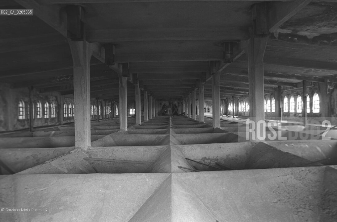 VENEZIA 1984 INTERNI MULINO STUCKY © ARCHIVIO Graziano Arici/Rosebud2   ARCHEOLOGIA INDUSTRIALE MULINO STUCKY PRE-INCENDIO GIUDECCA