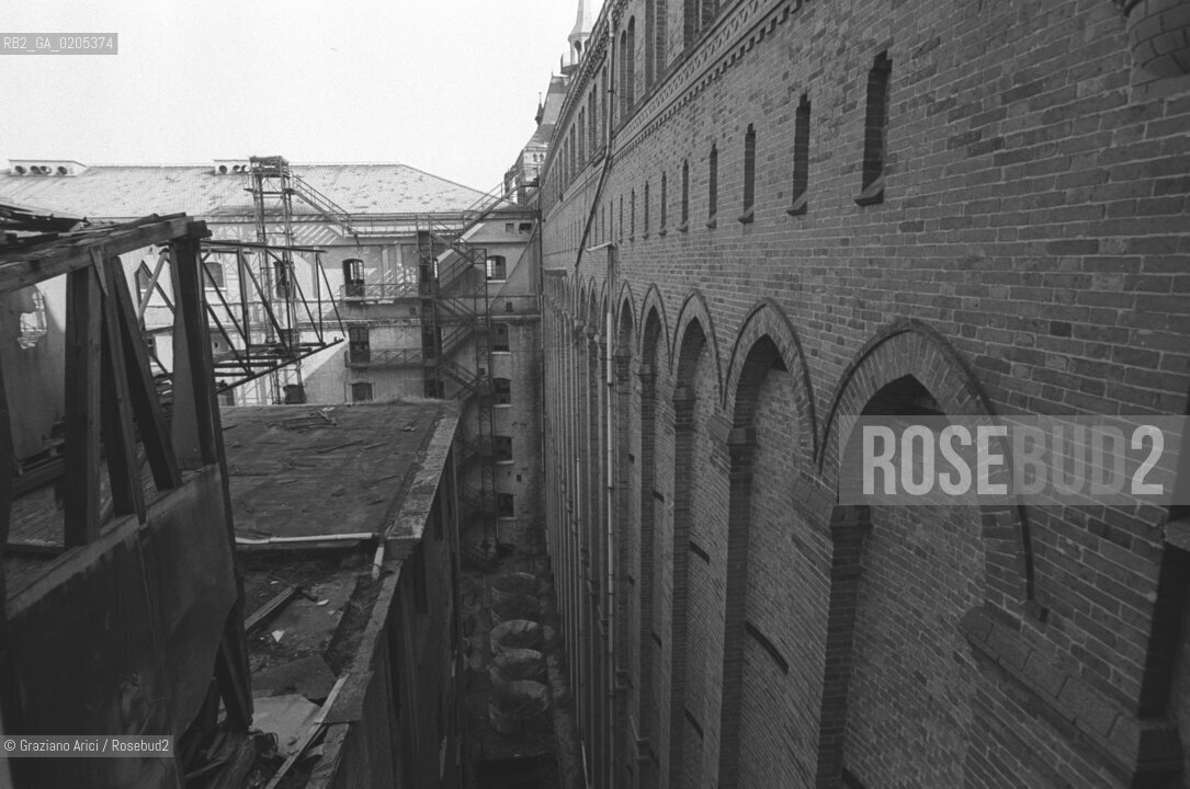 VENEZIA 1984 ESTERNI MULINO STUCKY © ARCHIVIO Graziano Arici/Rosebud2   ARCHEOLOGIA INDUSTRIALE MULINO STUCKY PRE-INCENDIO INTERNI GIUDECCA