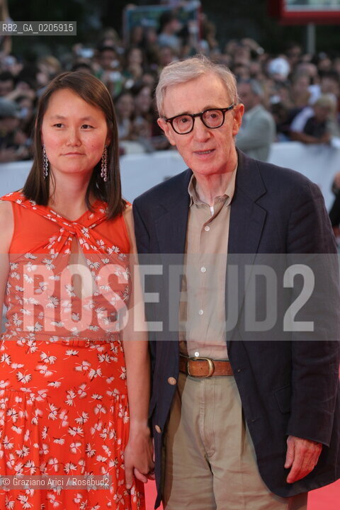 02_09_2007 - VENICE - 64TH FILM FESTIVAL - RED CARPET FILM CASSANDRAS DREAM - THE DIRECTOR WOODY ALLEN WITH HIS WIFE SOON-YI PREVIN ©Graziano Arici/Rosebud2