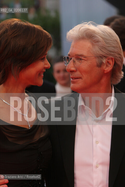 04_09_2007 - VENICE - 64TH FILM FESTIVAL - FILM IM NOT THERE THE ACTOR RICHARD GERE WITH HIS WIFE CAREY LOWELL ©Graziano Arici/Rosebud2