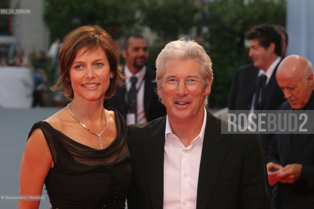 04_09_2007 - VENICE - 64TH FILM FESTIVAL - FILM IM NOT THERE THE ACTOR RICHARD GERE WITH HIS WIFE CAREY LOWELL ©Graziano Arici/Rosebud2