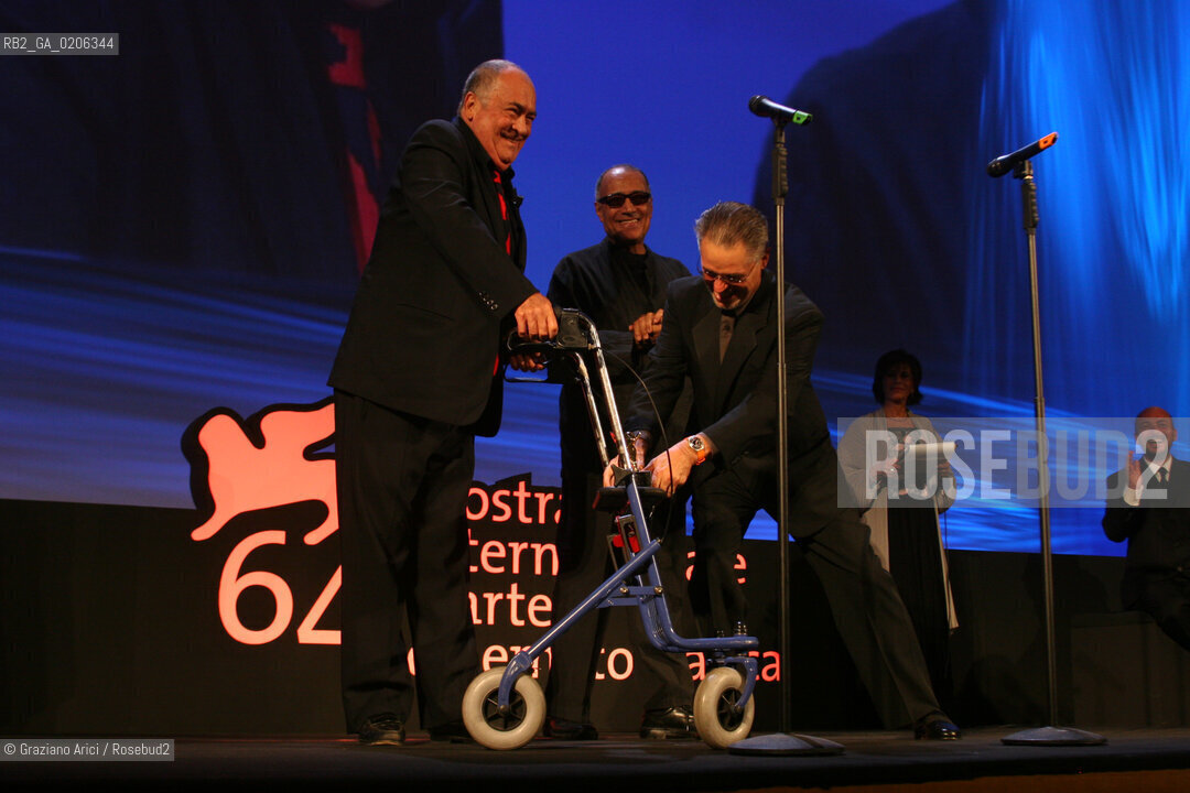 08_09_2007 - VENICE - 64TH FILM FESTIVAL - OFFICIAL AWARDS - LION FOR THE LIFE ACHIEVEMENT TO BERNARDO BERTOLUCCI ©Graziano Arici/Rosebud2 ©Graziano Arici/Rosebud2