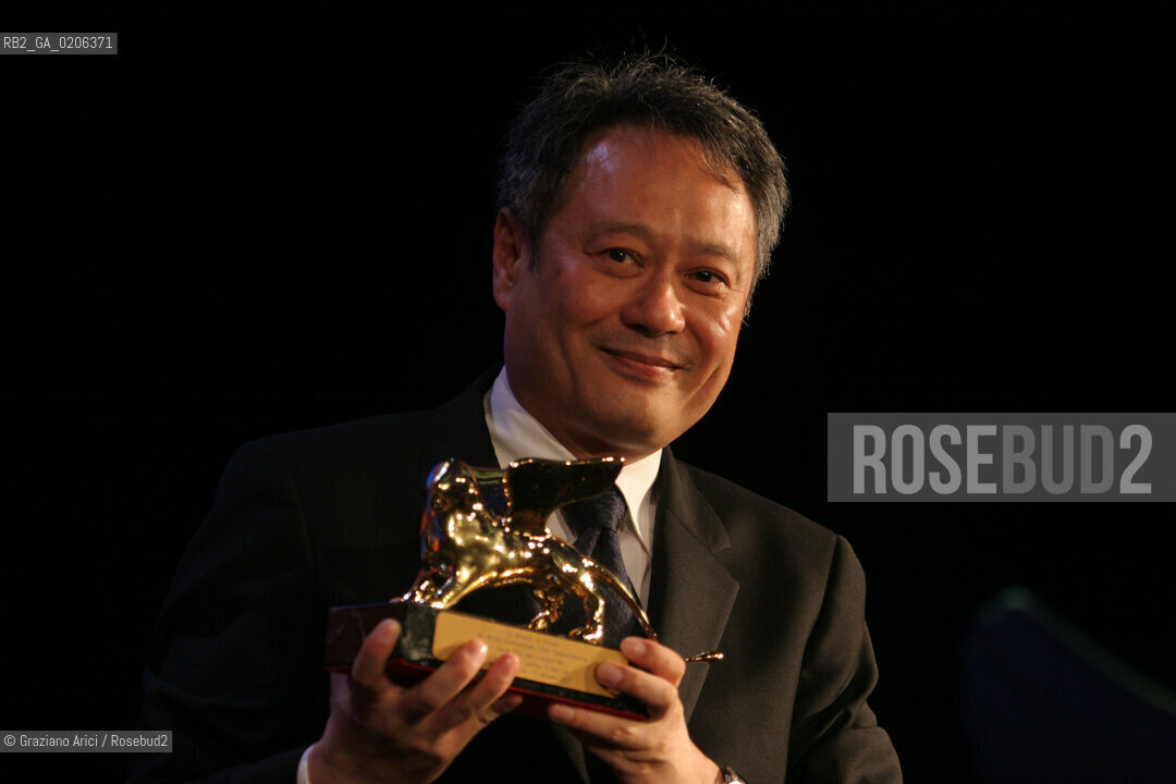 08_09_2007 - VENICE - 64TH FILM FESTIVAL - OFFICIAL AWARDS - GOLDEN LION FOR BEST FILM: SE, JIE (LUST, CAUTION), THE DIRECTOR ANG LEE ©Graziano Arici/Rosebud2