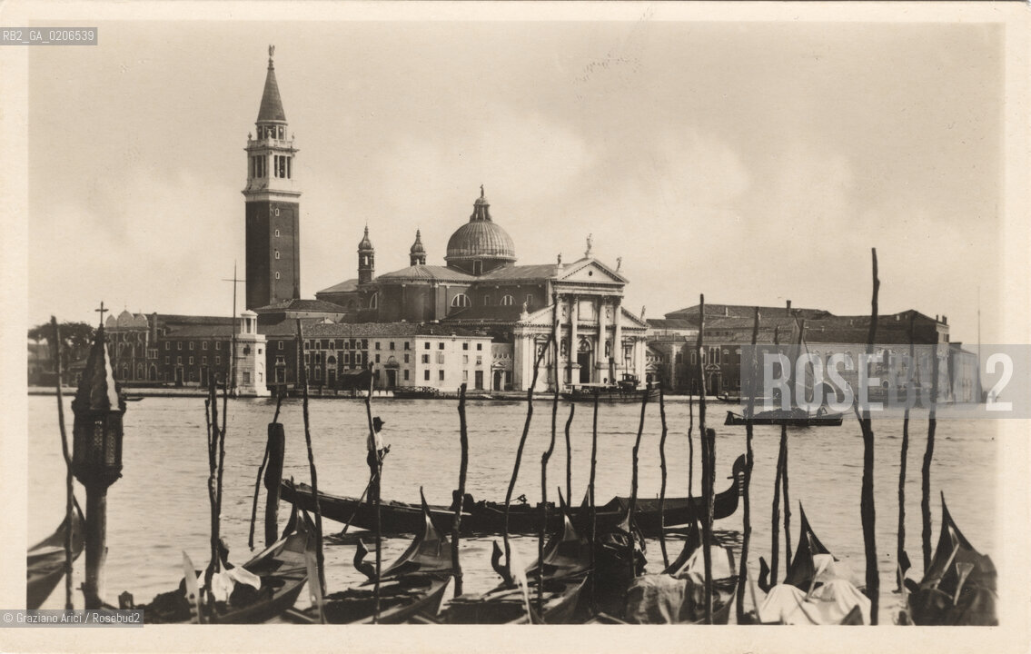 -VENEZIA, SENZA INDICAZIONE DAUTORE, ISOLA DI S. GIORGIO, SENZA DATA. CARTOLINA POSTALE, CM 13,8X8,7 ©ARCHIVIO Graziano Arici/Rosebud2  CHIESA, GONDOLA FOTOANTICHE.-VENICE, NO AUTHORS INDICATION, ISOLA DI S. GIORGIO, UNDATED. POSTCARD, CM 13,8X8,7 ©Graziano Arici / rosebud2