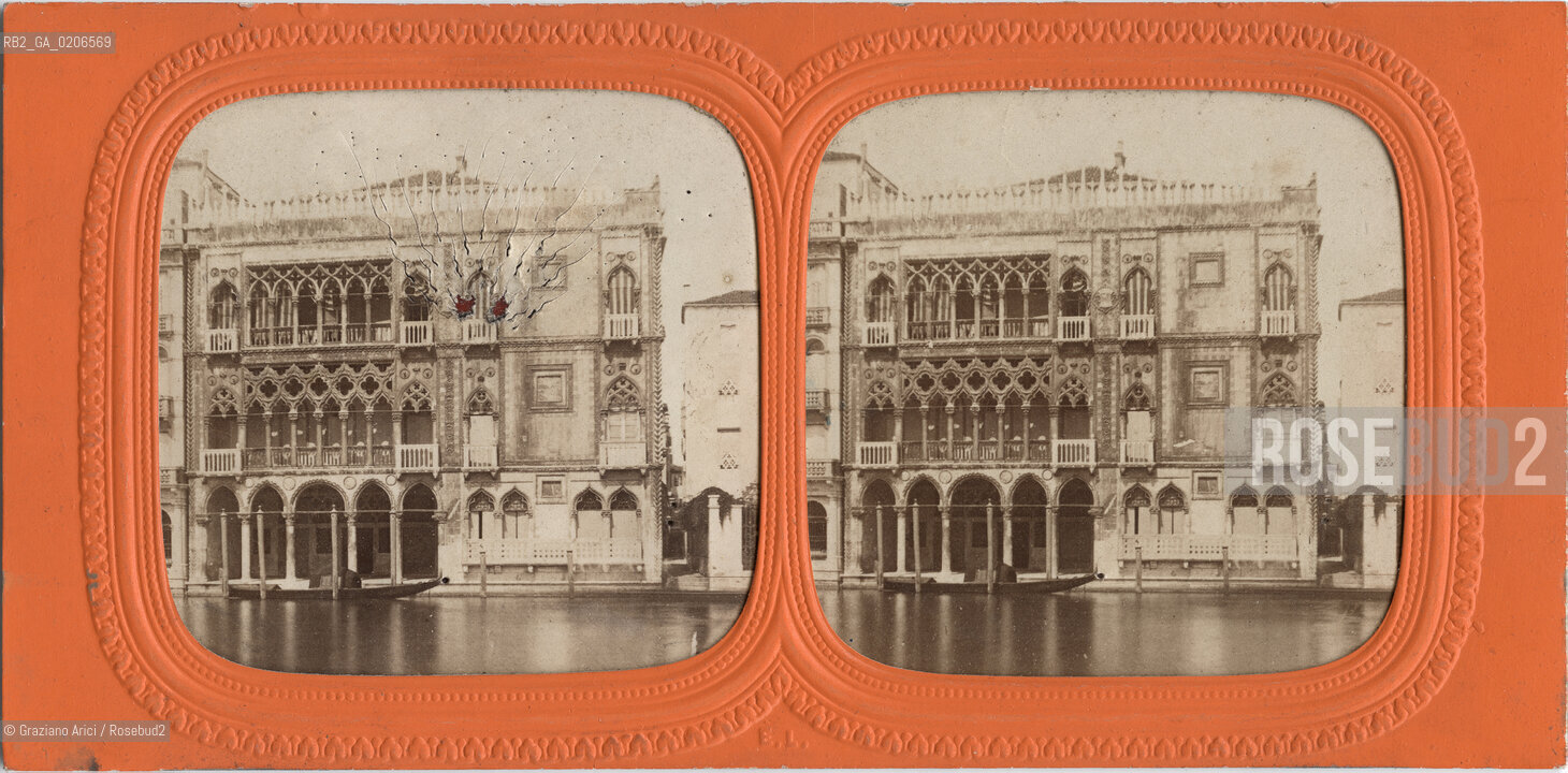 -ROMA, SENZA INDICAZIONE DAUTORE, PALAZZO CA DORO CON FUOCO VISIBILE DURANTE LA VISIONE NOTTE, ANTE 1881. POSITIVO ALLALBUMINA MONTATO SU CARTONE, FOTOGRAFIA DIAFANOSTEREOSCOPICA, CM 17,4X8,5  ©ARCHIVIO Graziano Arici/Rosebud2  FOTOANTICHE.-ROME, NO AUTHORS INDICATION, PALAZZO CA DORO WITH FIRE VISIBLE DURING NIGHT VISION, ANTE 1881. ALBUMEN POSITIVE MOUNTED ON CARDBOARD, DIAFANOSTEREOSCOPICAL PHOTOGRAPH CM 17,4X8,5 ©Graziano Arici / rosebud2 .