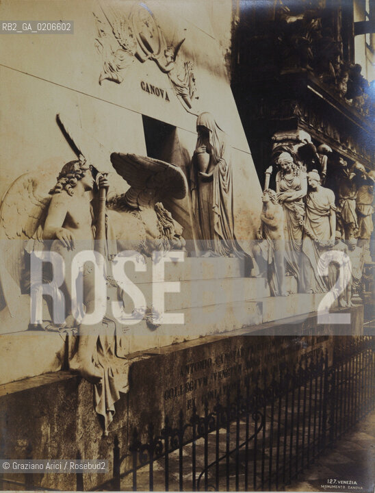 -VENEZIA, CARLO NAYA PIAZZA S. MARCO DA 75 A 79 BIS, MONUMENTO A CANOVA NELLA CHIESA DEI FRARI. STAMPA ALLALBUMINA  INCOLLATA SU CARTONE, CM 27X35,4 ©ARCHIVIO Graziano Arici/Rosebud2   FOTOANTICHE.-VENICE, CARLO NAYA PIAZZA S. MARCO DA 75 A 79 BIS, MONUMENTO A NELLA CHIESA DEI FRARI, UNDATED. ALBUMEN PHOTOGRAPH  MOUNTED ON CARDBOARD, CM 27X35,4 ©Graziano Arici / rosebud2