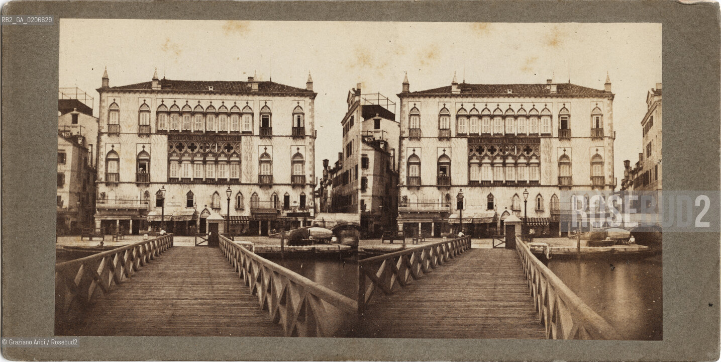 -VENEZIA, SENZA INDICAZIONE DAUTORE, HOTEL DANIELI, SENZA DATA. POSITIVO ALLALBUMINA MONTATO SU CARTONE, FOTOGRAFIA STEREOSCOPICA, CM 17,4X8,8  ©ARCHIVIO Graziano Arici/Rosebud2  FOTOANTICHE.-VENICE, NO AUTHORS INDICATION, HOTEL DANIELI, UNDATED. ALBUMEN POSITIVE MOUNTED ON CARDBOARD, STEREOSCOPICAL PHOTOGRAPH CM 17,4X8,8 ©Graziano Arici / rosebud2