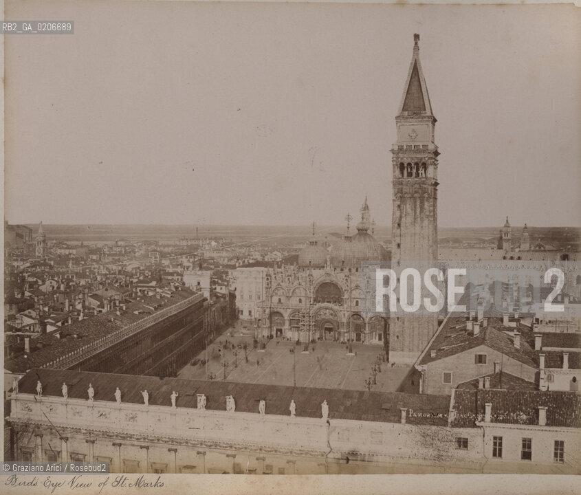 -VENEZIA, SENZA INDICAZIONE DAUTORE, BIRDS EYE VIEW OF ST.MARK, SENZA DATA. STAMPA ALLALBUMINA INCOLLATA SU CARTONE, CM 23,2X19,2 CONTENUTE ALLINTERNO DELLALBUM H.F.M.H FROM T.H.H.-IN REMEBRANCE OF A PLEASANT TOUR SEPTEMBER 22nd NOVEMBER15th 1888 DUBLINO. ©ARCHIVIO Graziano Arici/Rosebud2   FOTOANTICHE.-VENICE, NO AUTHORS INDICATION, BIRDS EYE VIEW OF ST.MARK, UNDATED. ALBUMEN PHOTOGRAPH MOUNTED ON CARDBOARD, CM 23,2X19,2 ©Graziano Arici/Rosebud2 