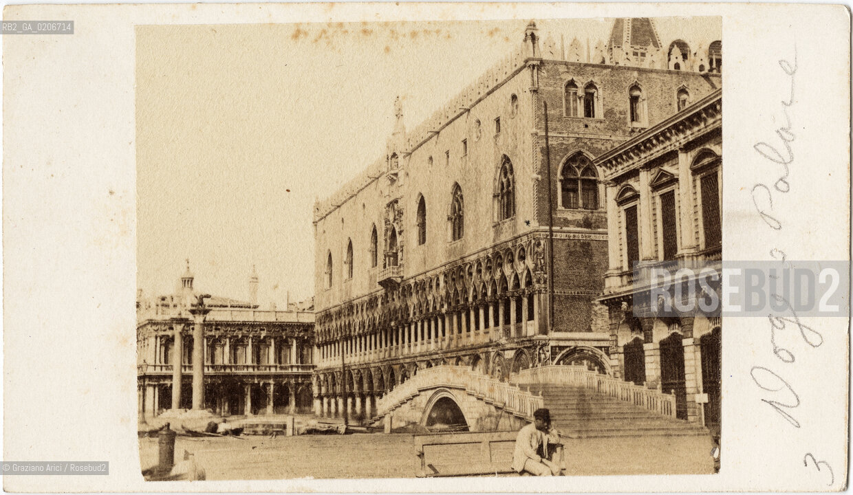 -VENEZIA, CARLO NAYA, PRIGIONI E PALAZZO DUCALE, SENZA DATA. STAMPA ALLALBUMINA INCOLLATA SU CARTONE, CARTE DE VISITE, CM 6,1X10,5  ©ARCHIVIO Graziano Arici/Rosebud2  FOTOANTICHE.-VENICE, CARLO NAYA, PRIGIONI E PALAZZO DUCALE, UNDATED. ALBUMEN PHOTOGRAPH MOUNTED ON CARDBOARD, CARTE DE VISITE CM 6,1X10,5 ©Graziano Arici/Rosebud2 