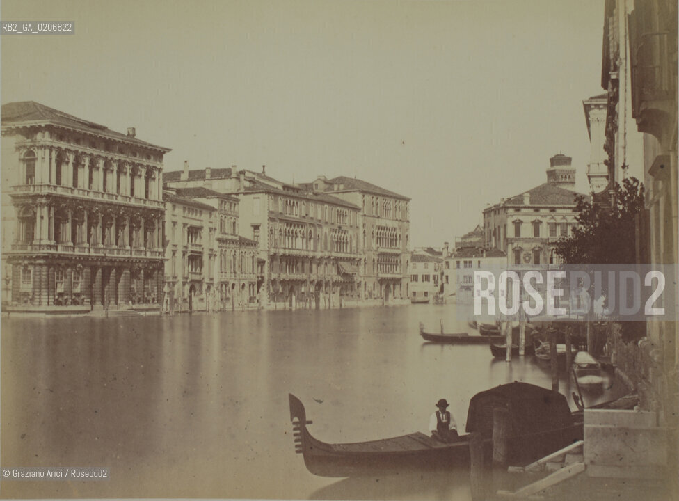 -VENEZIA, SENZA INDICAZIONE DAUTORE, PALAZZO REZZONICO, GIUSTINIAN E FOSCARI SUL CANAL GRANDE, SENZA DATA. STAMPA ALLALBUMINA  INCOLLATA SU CARTONE, CM 35,2X27 ©ARCHIVIO Graziano Arici/Rosebud2  GONDOLA FOTOANTICHE.-VENICE, NO AUTHORS INDICATION, PALAZZO REZZONICO, GIUSTINIAN E FOSCARI SUL CANAL GRANDE, UNDATED. ALBUMEN PHOTOGRAPH  MOUNTED ON CARDBOARD, CM 35,2X27 ©Graziano Arici / rosebud2