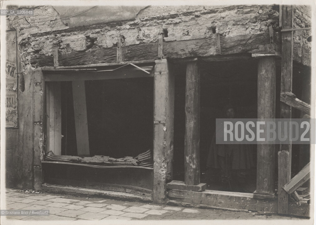 -VENEZIA, SENZA INDICAZIONE DAUTORE, GUERRA, 1917. STAMPA AI SALI DARGENTO, CM 17,2X12,3 ©ARCHIVIO Graziano Arici/Rosebud2  FOTOANTICHE.-VENICE, NO AUTHORS INDICATION, GUERRA, 1917. SILVER SALT PRINT, CM 17,2X12,3 ©Graziano Arici/Rosebud2 