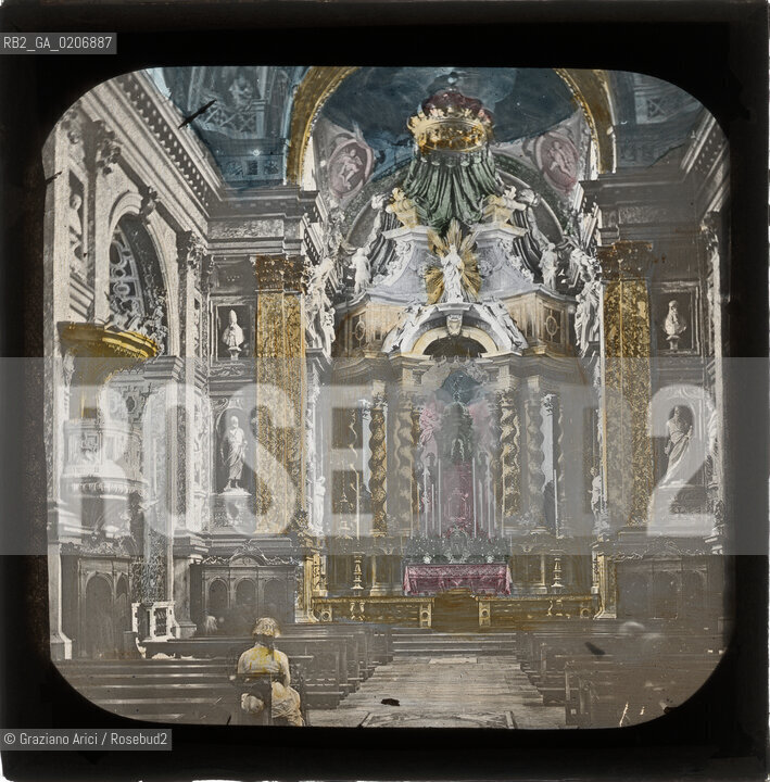 -VENEZIA, SENZA INDICAZIONE DAUTORE, INTERNO DELLA CHIESA DEGLI SCALZI, SENZA DATA. LASTRA IN VETRO PER LANTERNA MAGICA COLORATA A MANO 8,2X8,2 ©ARCHIVIO Graziano Arici/Rosebud2  FOTOANTICHE.-VENICE, NO AUTHORS INDICATION, INTERNO DELLA CHIESA DEGLI SCALZI, UNDATED. GLASS SLIDE FOR MAGIC LANTERN HAND COLOURED, CM 8,2X8,2 ©Graziano Arici/Rosebud2 