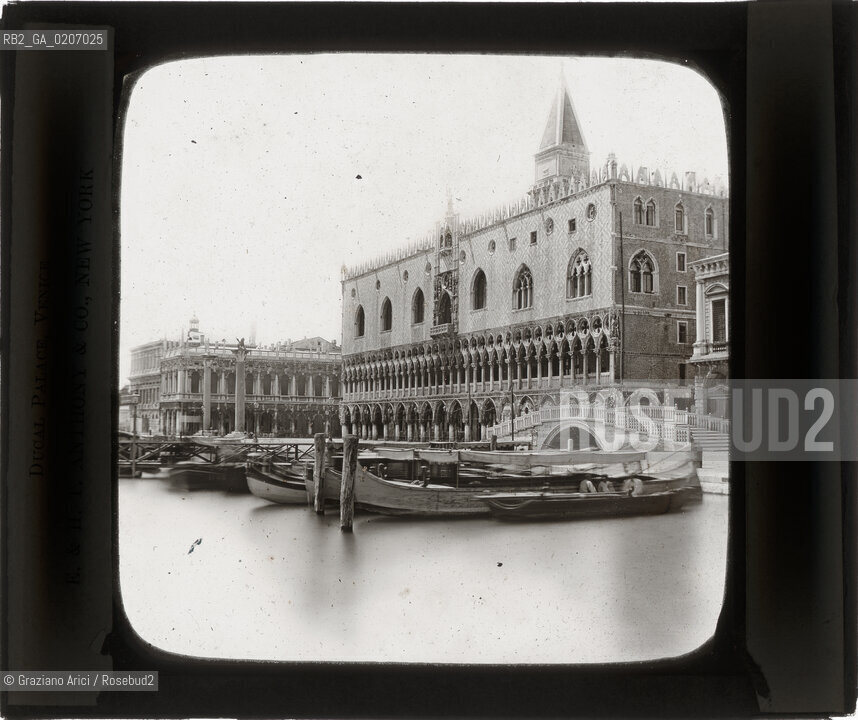 -VENEZIA, E. & H.T. ANTHONY & CO. NEW YORK, DUCAL PALACE, SENZA DATA. LASTRA IN VETRO PER LANTERNA MAGICA 9,9X8,3 ©ARCHIVIO Graziano Arici/Rosebud2   FOTOANTICHE.-VENICE, E. & H.T. ANTHONY & CO. NEW YORK, DUCAL PALACE, UNDATED. GLASS SLIDE FOR MAGIC LANTERN, CM 9,9X8,3 ©Graziano Arici / rosebud2