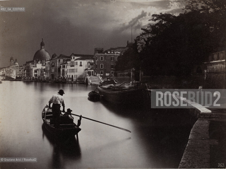 -VENEZIA, SENZA INDICAZIONE DAUTORE, VISTA DA PIAZZALE ROMA VERSO LA STAZIONE, SENZA DATA. STAMPA ALLALBUMINA  CON EFFETTO CHIARO DI LUNA, CM 24,5X18,2 ©ARCHIVIO Graziano Arici/Rosebud2  BARCA FOTOANTICHE.-VENICE, NO AUTHORS INDICATION, VISTA DA PIAZZALE ROMA VERSO LA STAZIONE, UNDATED. ALBUMEN PHOTOGRAPH MOUNTED WITH MOONLIGHT EFFECT, CM 24,5X18,2 ©Graziano Arici / rosebud2