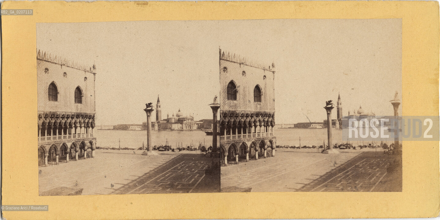 -VENEZIA, SENZA INDICAZIONE DAUTORE, PIAZZETTA DI S. MARCO, ANTE 1866. POSITIVO ALLALBUMINA MONTATO SU CARTONE, FOTOGRAFIA STEREOSCOPICA, CM 17,5X8,2  ©ARCHIVIO Graziano Arici/Rosebud2  PALAZZO DUCALE, COLONNA E ISOLA DI S. GIORGIO, FOTOANTICHE.-VENICE, NO AUTHORS INDICATION, PIAZZETTA DI S. MARCO, ANTE 1866. ALBUMEN POSITIVE MOUNTED ON CARDBOARD, STEREOSCOPICAL PHOTOGRAPH CM 17,5X8,2 ©Graziano Arici / rosebud2