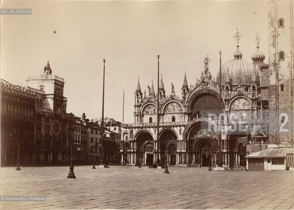 -VENEZIA, SENZA INDICAZIONE DAUTORE, PIAZZA S. MARCO, ANTE 1866. STAMPA ALLALBUMINA INCOLLATA SU CARTONE, CARTE DE VISITE, CM 13,5X9,6  ©ARCHIVIO Graziano Arici/Rosebud2   FOTOANTICHE.-VENICE,NO AUTHORS INDICATION, PIAZZA S. MARCO, ANTE 1866. ALBUMEN PHOTOGRAPH MOUNTED ON CARDBOARD, CARTE DE VISITE CM 13,5X9,6 ©Graziano Arici / rosebud2