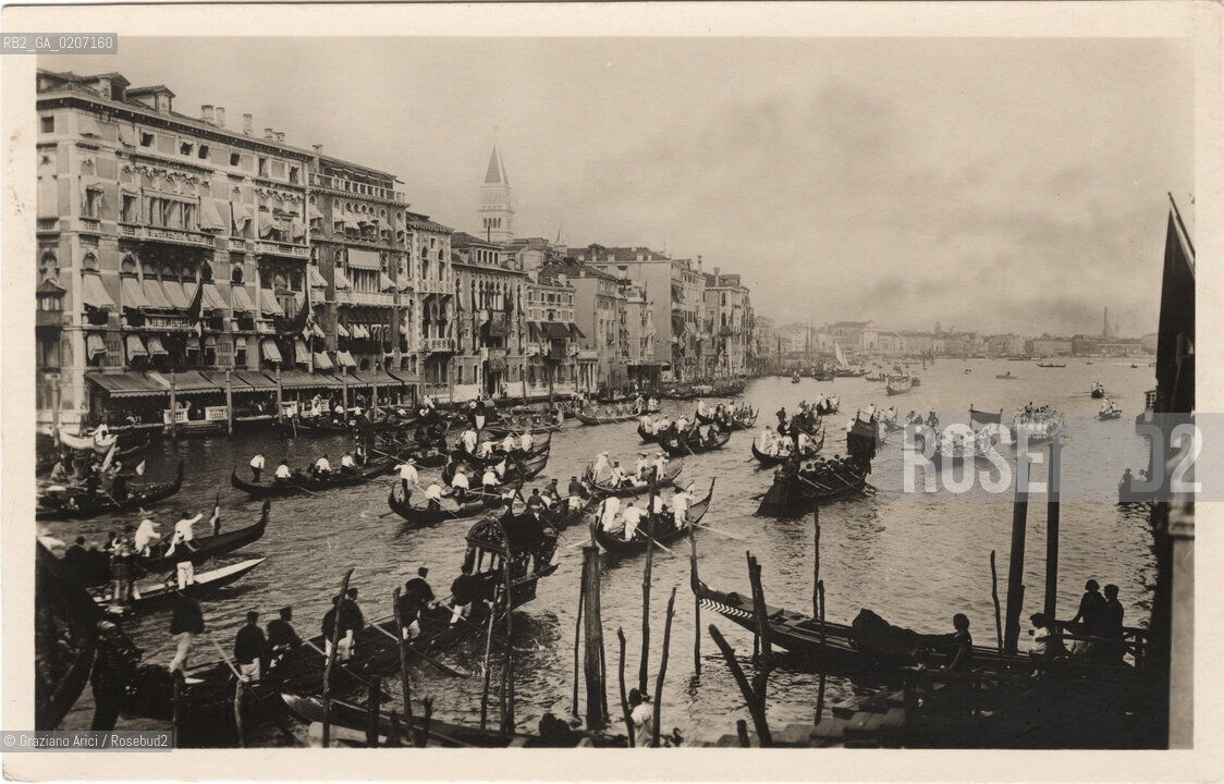 -VENEZIA, SENZA INDICAZIONE DAUTORE, REGATA STORICA SUL CANAL GRANDE, SENZA DATA. CARTOLINA POSTALE, CM 13,8X 8,9 ©ARCHIVIO Graziano Arici/Rosebud2  BARCA, GONDOLA FOTOANTICHE.-VENICE, NO AUTHORS INDICATION, REGATA STORICA SUL CANAL GRANDE, UNDATED. POSTCARD, CM 13,8X 8,9 ©Graziano Arici / rosebud2