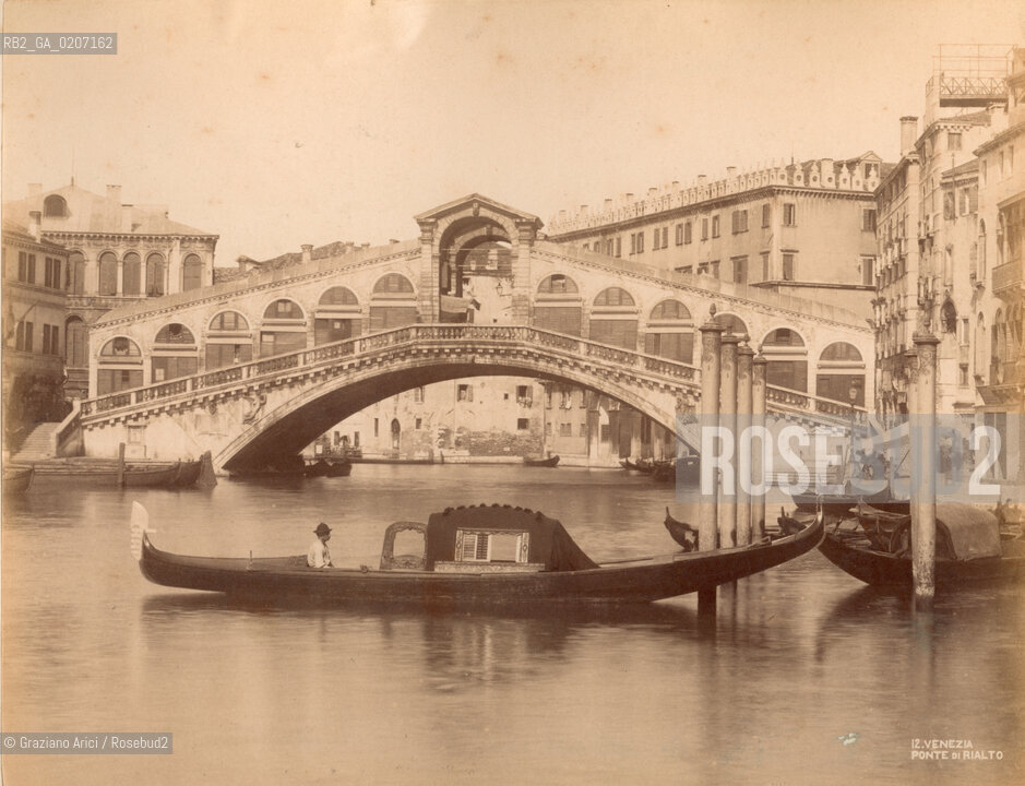 -VENEZIA, CARLO NAYA, PONTE DI RIALTO, 1870 C.A. STAMPA ALLALBUMINA INCOLLATA SU CARTONE, CM 24X18,8 ©ARCHIVIO Graziano Arici/Rosebud2  GONDOLA FOTOANTICHE.-VENICE, CARLO NAYA, PONTE DI RIALTO, ANTE 1870 C.A ALBUMEN PHOTOGRAPH MOUNTED ON CARDBOARD, CM 24X18,8 ©Graziano Arici/Rosebud2 ..