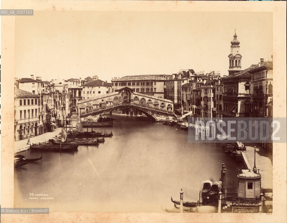 -VENEZIA, CARLO NAYA ?, VEDUTA DEL CANAL GRANDE E DEL PONTE DI RIALTO VISTO DAL PALAZZO GRIMANI, 1964 CA. STAMPA ALLALBUMINA INCOLLATA SU CARTONE, CM 24X19 ©ARCHIVIO Graziano Arici/Rosebud2   GONDOLA, BARCA .FOTOANTICHE.-VENICE, CARLO NAYA ?, VEDUTA DEL CANAL GRANDE E DEL PONTE DI RIALTO VISTO DAL PALAZZO GRIMANI, 1964 CA. ALBUMEN PHOTOGRAPH MOUNTED ON CARDBOARD, CM 24X19 ©Graziano Arici/Rosebud2 