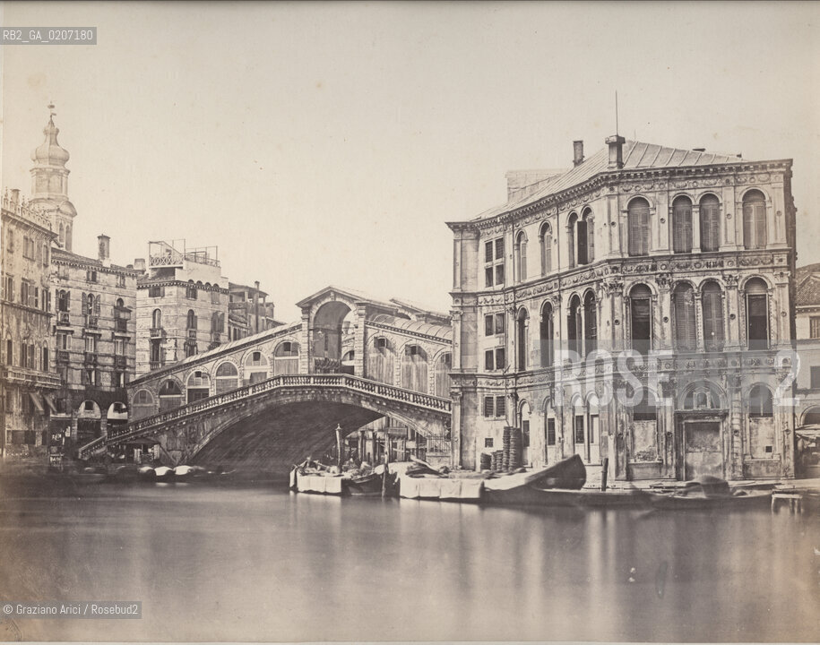 -VENEZIA, SENZA INDICAZIONE DAUTORE, PONTE DI RIALTO, 1855 C.A. STAMPA ALLALBUMINA O AL SALE?INCOLLATA SU CARTONE, CM 21,7X19,1 ©ARCHIVIO Graziano Arici/Rosebud2  FOTOANTICHE.-VENICE, NO AUTHORS INDICATION, PONTE DI RIALTO, 1855 C.A. ALBUMEN PHOTOGRAPH MOUNTED ON CARDBOARD, CM 21,7X19,1 ©Graziano Arici/Rosebud2 