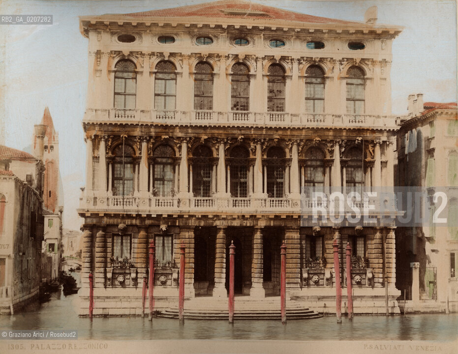-VENEZIA, PAOLO SALVIATI, PALAZZO REZZONICO, SENZA DATA. STAMPA ALLALBUMINA COLORATA A MANO INCOLLATA SU CARTONE, CM 24,8X19,5 CONTENUTE ALLINTERNO DELLALBUM H.F.M.H FROM T.H.H.-IN REMEBRANCE OF A PLEASANT TOUR SEPTEMBER 22nd NOVEMBER15th 1888 DUBLINO. ©ARCHIVIO Graziano Arici/Rosebud2   FOTOANTICHE.-VENICE, PAOLO SALVIATI, PALAZZO REZZONICO, UNDATED. ALBUMEN PHOTOGRAPH HAND COLOURED MOUNTED ON CARDBOARD, CM 24,8X19,5 ©Graziano Arici/Rosebud2 