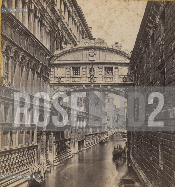 -VENEZIA, SENZA INDICAZIONE DAUTORE, PONTE DEI SOSPIRI, SENZA DATA. POSITIVO ALLALBUMINA MONTATO SU CARTONE, FOTOGRAFIA STEREOSCOPICA, CM 16,5X8  ©ARCHIVIO Graziano Arici/Rosebud2  FOTOANTICHE.-VENICE, NO AUTHORS INDICATION, PONTE DEI SOSPIRI, UNDATED. ALBUMEN POSITIVE MOUNTED ON CARDBOARD, STEREOSCOPICAL PHOTOGRAPH CM 16,5X8 ©Graziano Arici / rosebud2 .