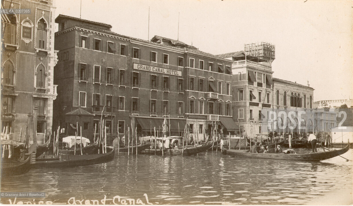 -VENEZIA, FOTOGRAFIE DI UN TURISTA AMERICANO IN VIAGGIO A VENEZIA, STEPS-HOTEL-VENICE, GRAND HOTEL ORA HOTEL MONACO E GRAND CANAL, 1908 C.A. CARTONCINO AI SALI DARGENTO, CM 13,5X8  ©ARCHIVIO Graziano Arici/Rosebud2  FOTOANTICHE.-VENICE, PICTURES OF AN AMERICAN TURIST IN VENICE, VENICE-GRAND CANAL, GRAND HOTEL ORA HOTEL MONACO E GRAND CANAL, 1908 C.A. SILVER SALT PRINT, CM 13,5X8 ©Graziano Arici / rosebud2