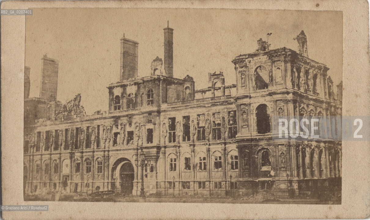 -PARIGI, VIGE PHOTO RUE DE LECOLE DE MEDECINE, HOTEL DE VILLE INCENDIE, 1871. STAMPA ALLALBUMINA INCOLLATA SU CARTONE, CARTE DE VISITE, CM 10,3X6,9  ©ARCHIVIO Graziano Arici/Rosebud2  HOTEL DE VILLE INCENDIATO, COMUNE DI PARIGI, ROVINE FOTOANTICHE.-PARIS,VIGE PHOTO RUE DE LECOLE DE MEDECINE, HOTEL DE VILLE INCENDIE, 1871. ALBUMEN PHOTOGRAPH MOUNTED ON CARDBOARD, CARTE DE VISITE CM 10,3X6,9 ©Graziano Arici / rosebud2