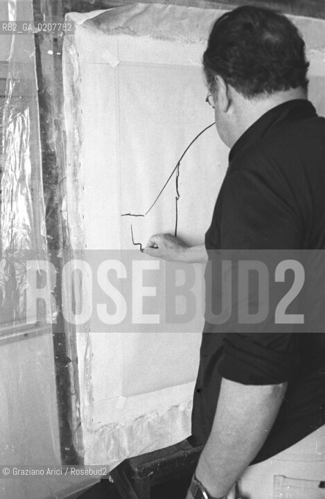 VENEZIA 1982 IL PITTORE GIUSEPPE SANTOMASO NEL SUO STUDIO ©Graziano Arici/Rosebud2 ARTE