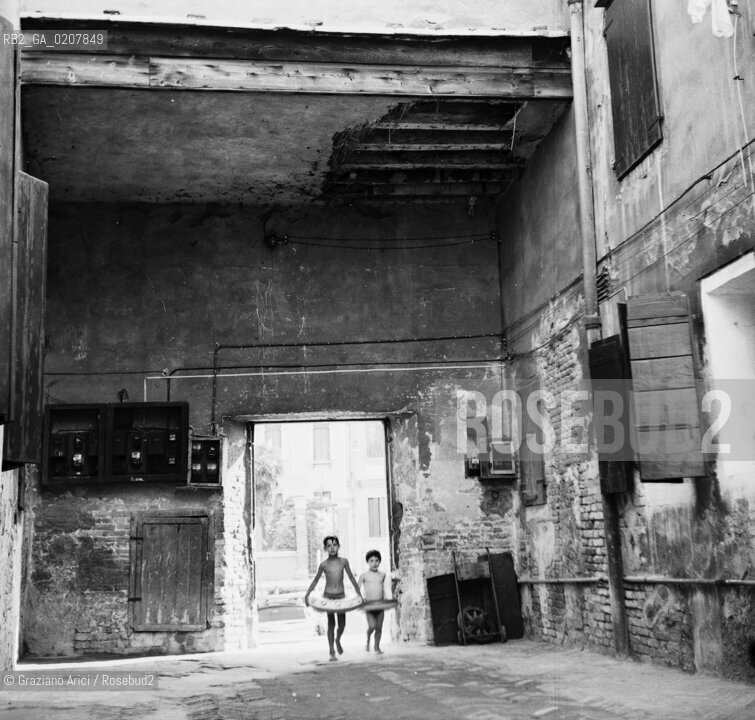 VENEZIA 1972 CONDIZIONE VETRAI DI MURANO ©Graziano Arici/Rosebud2 CONVENTO MURANO BAMBINI