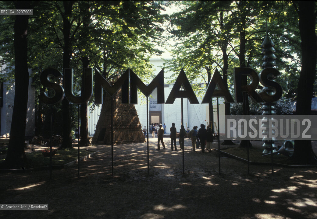 Localizzazione:.VENEZIA / CASTELLO.VENICE / CASTELLO.Oggetto:.Soggetto:.XXXVIII ESPOSIZIONE INTERNAZIONALE DARTE LA BIENNALE DI VENEZIA / VITA NELLA FORESTA FINLANDESE, COMPOSIZIONE DI AMBIENTE (PARTICOLARE), OPERA DI OLAVI LANU AL PADIGLIONE FINLANDIA.XXXVIII INTERNATIONAL ART EXHIBITION LA BIENNALE DI VENEZIA  / VITA NELLA FORESTA FINLANDESE, COMPOSIZIONE DI AMBIENTE  (DETAIL), WORK BY OLAVI LANU IN FINLAND PAVILION.Cronologia:.Definizione Culturale:.   Autore:.   Stile:.   Editori/Stampatori:.   Committenza:.Materia e Tecnica:.Collocazione:.Note:.BIENNALE ARTE.Riproduzione Fotografica:.Graziano Arici/Rosebud2 Copyright:.Graziano Arici / rosebud2 / .Data:.1978.Costo:.A.