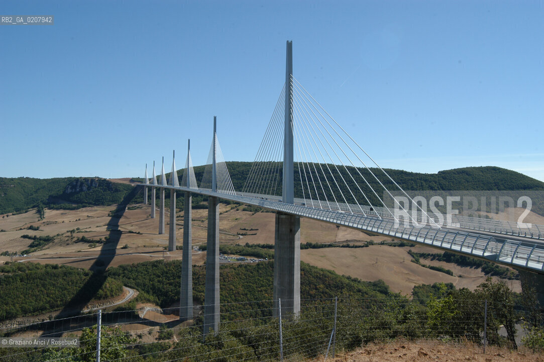 ( FRANCIA  )  LANGUEDOC-ROUSSILLON ALTIPIANO DEL LARZAC CAUSSE : VIADUC DE MILLAU © 2007 Graziano Arici/Rosebud2 / GEO / ARCHITETTURA CONTEMPORANEA NORMAN FOSTER.