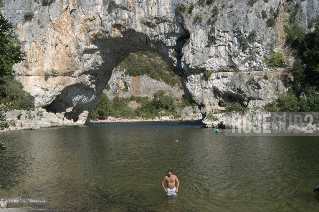 FRANCIA (LANGUEDOC-ROUSSILON) GORGES DE LARDECHE : PONT DARC © 2006 Graziano Arici/Rosebud2 / GEO GOLE ACQUA PONTE
