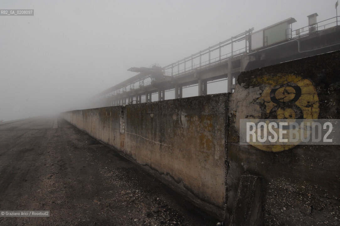 VENEZIA 22/2/2008 - INDUSTRIE ABBANDONATE A PORTO MARGHERA ©Graziano Arici/Rosebud2